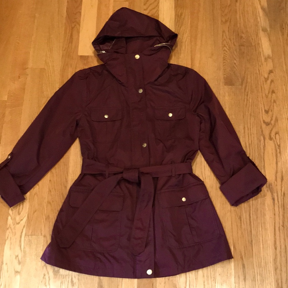 Burgundy size S Ellen Tracy raincoat With optional hood and sleeve length